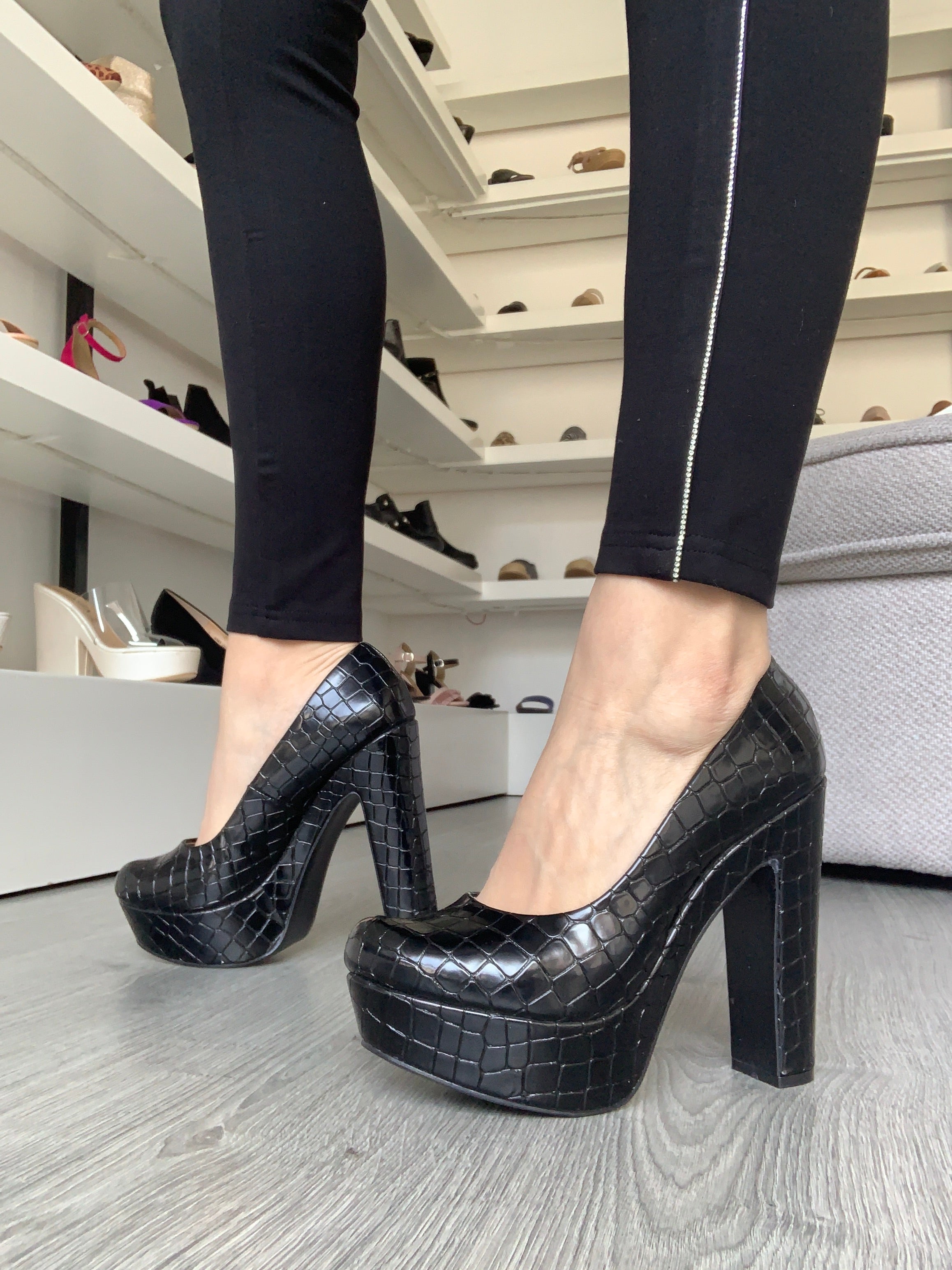 Zapatilla negro textura